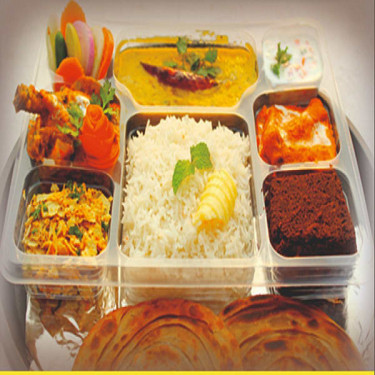 2 Pcs Tandoori Chicken,2 Pcs Mutton Curry,4 Pcs Bread,Biryani Rice,Raita