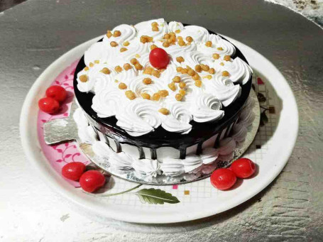 Eggless Black Forest Crunch Cake