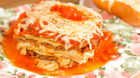 Mama Mia's Famous Baked Lasagna