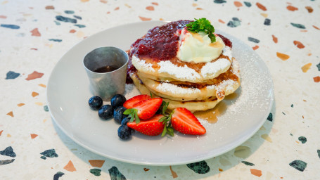 Pancakes Clasicos Con Fresa Y Chia