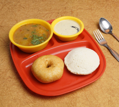 Idli Vada (1 Pc Idli 1 Pc Vada)(Vice-Versa)