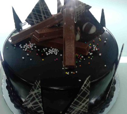 Kitkat Truffle Cake