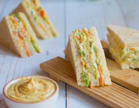 Low Fat Hummus Sandwich