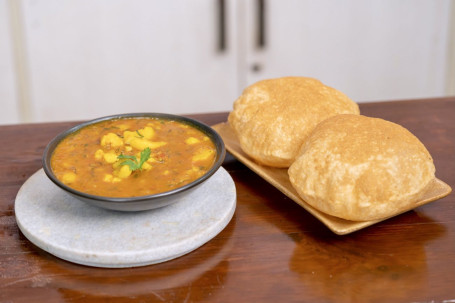 10 Puri With Sabji