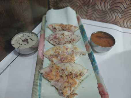 Onion Masala Butter Cheese Uttapam