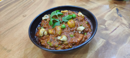 Mushroom Matar Masala [Half]