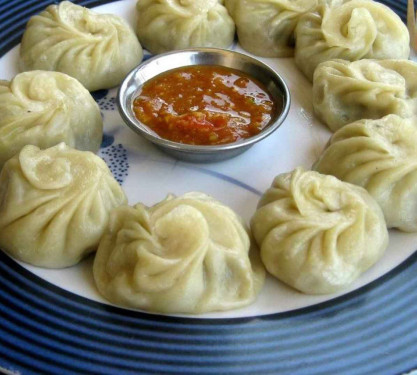 Special Chicken Momos (6 Pcs)