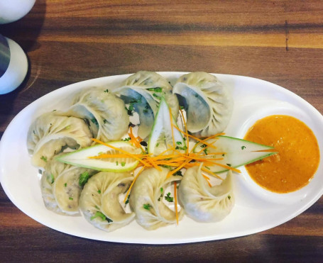 Spl Veg Steamed Momos (8 Pcs)