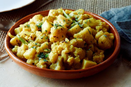 Aloo Gobhi With 4 Roti