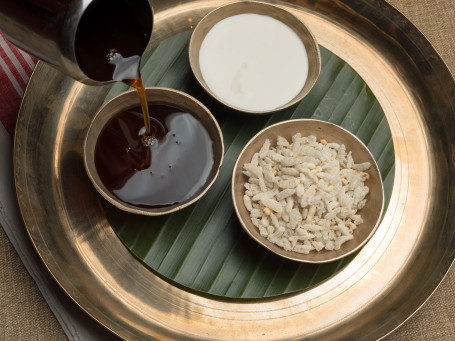 Puffed Rice With Cream And Jaggery