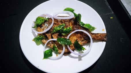 Pomfret Fry With Curry Leaf