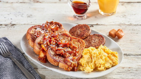 Piatto Di Toast Alla Francese Con Bacon Al Caramello