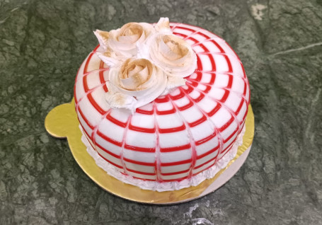 Delicious Yummy Fresh Cream Strawberry Premium Cake [500 Grams]