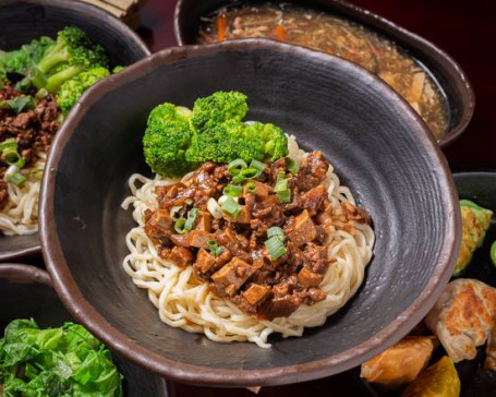 酢醬乾拌麵 Soybean Paste Tossed Noodles （台灣豬）