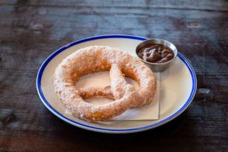 Ciambella Pretzel Alla Cannella