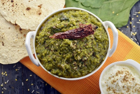 Palak Khichdi With Raita