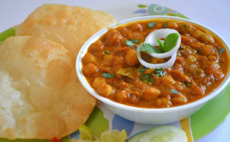 Special Chhole Bhature (2 Pcs)