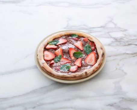 Strawberry And Nutella Pizza