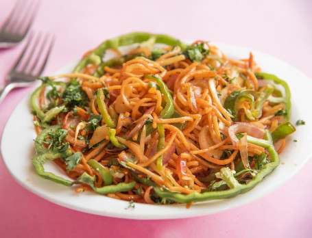 Veg Singapuri Noodles (Served With Chutney And Mayo)