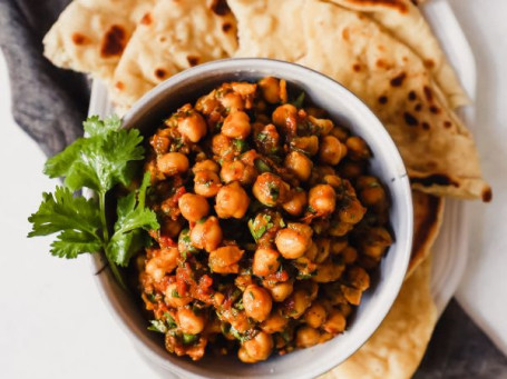 Chana Masala Garlic Naan (1 Naan) Combo