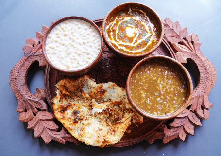 Aloo Chur Chur Pyaaz Naan Thali