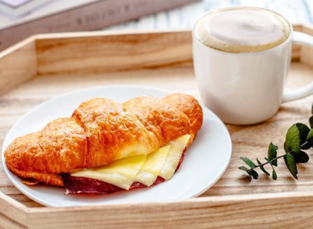 Combo Croissant Con Formaggio E Manzo