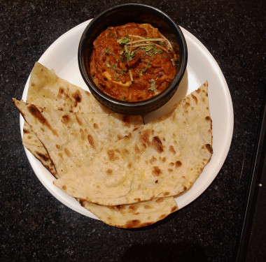 Kadhai Paneer With Butter Naan /Lachha Paratha