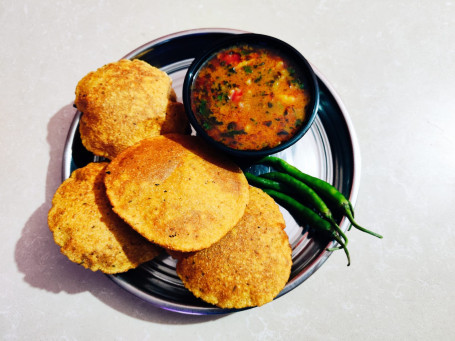 4 Bedmi Poori With Aloo Sabzi