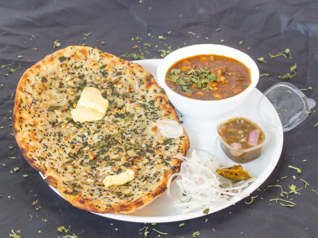 Chur Chur Kulcha Naan With Dal