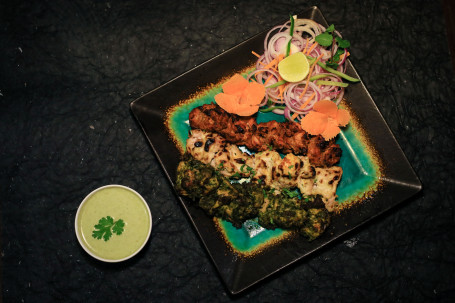 Murgh Hariyali Tikka (Served With Mint Sauce)