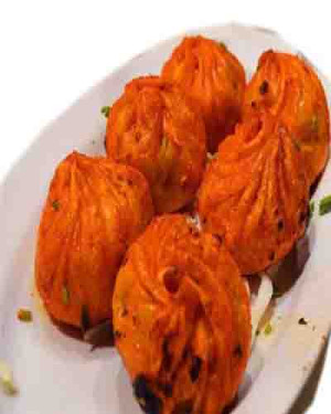 Red Momos (6 Pcs)