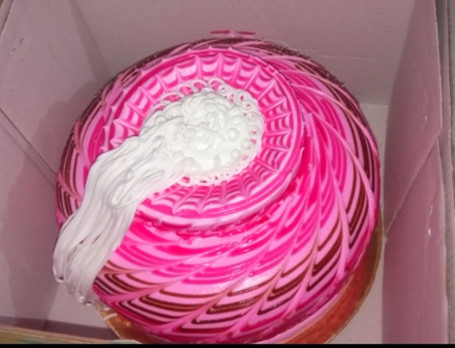 Strawberry Eggless Cake (1/2 Kg)