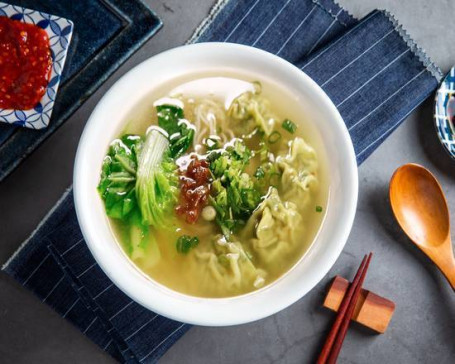 Ci Sono Anche Altri Noodles Di Zuppa Di Wonton Di Verdure E Maiale