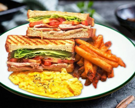 Se Vuoi Un Pasto Speciale Con Sandwich Di Pollo Affumicato Al Basilico