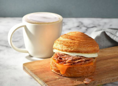 Panino Del Croissant Di Tacchino E Formaggio