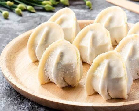 Jiǔ Cài Shēng Xiān Shuǐ Jiǎo Gnocchi Di Erba Cipollina Crudi