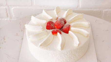 8 Whole Strawberry Cake (Single Fruit Layer)