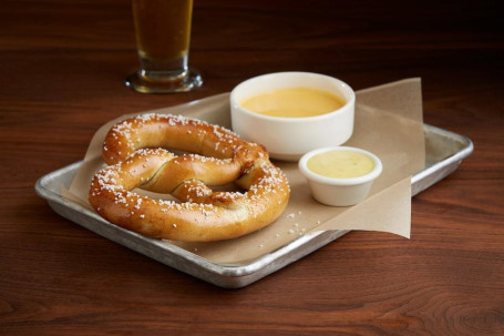 Pretzel Big Twist Con Formaggio Alla Birra Di Bj