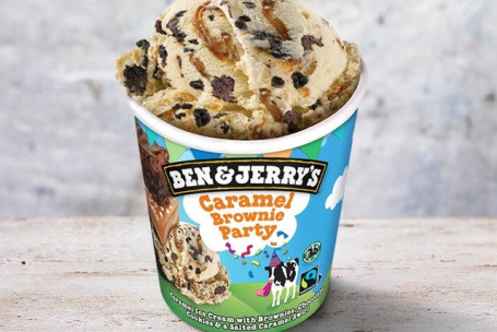 Festa Con Brownie Al Caramello E Gelato Di Ben Jerry. 1026 Kcal, Porzioni 4 5