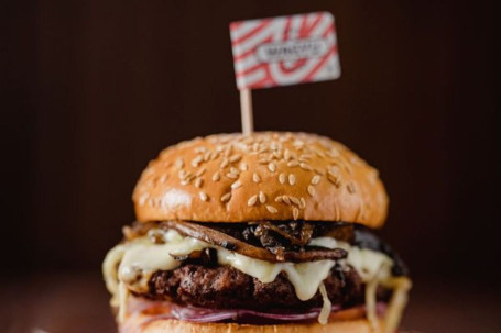 L'hamburger Wagyu Deluxe Con Patatine Fritte