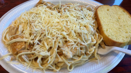 Espagueti Alfredo Con Pollo Spaghetti Alfredo With Chicken