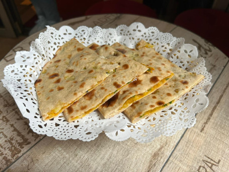 Zá Cài Kǎo Bǐng Aloo Paratha