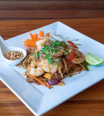 Pad Thai With Prawns (N)