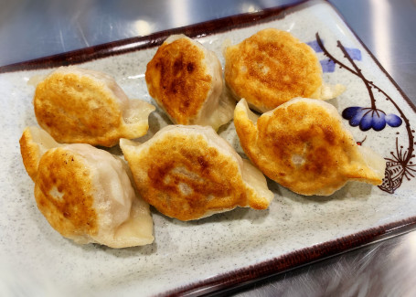 Pan Fried Beef And Carrot Dumpling (6Pcs)