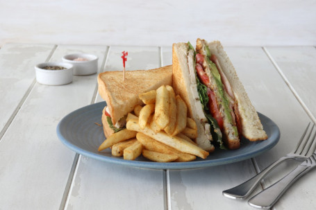 Club Sandwich Con Pollo E Pancetta (5424 Kj)