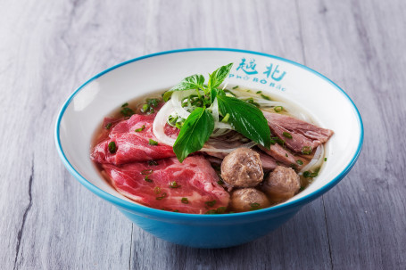 Yuè Běi Zōng Hé Niú Ròu Tāng Fěn Shēng Niú Ròu, Niú Nǎn Piàn, Niú Wán Raw Beef, Sliced Beef Brisket, Beef Ball Pho