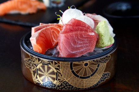 Mix Sashimi (9 Pieces)