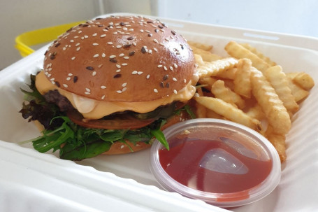 Wagyu Cheese Burger W/ Chips