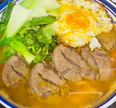 Sn6: Tomato Noodle Soup With Fried Egg Beef