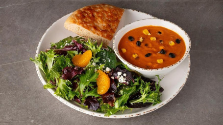 Insalata Di Contorno Di Bisque Di Pomodoro